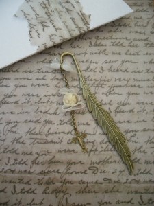 Bookmark i made for my mom for her birthday. Bead,ribbon and crucifix from 'Norahs' broken pieces.